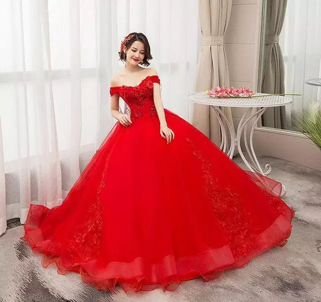 Elegant Boat Neck Quinceanera Dress - Luxury Lace Ball Gown