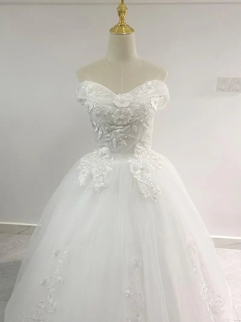 Elegant Boat Neck Quinceanera Dress - Luxury Lace Ball Gown